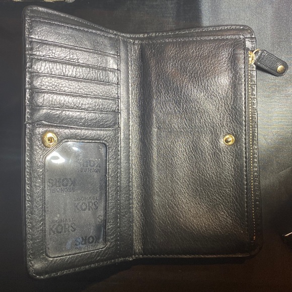 Michael Kors hand bag and wallet. - Picture 8 of 9